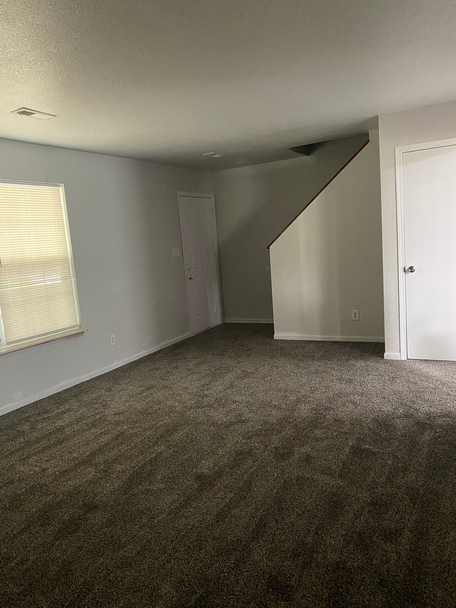 Building Photo - 503 Meadow Ln
