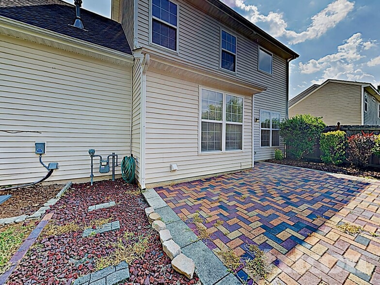 Building Photo - 5936 Briggs Dr