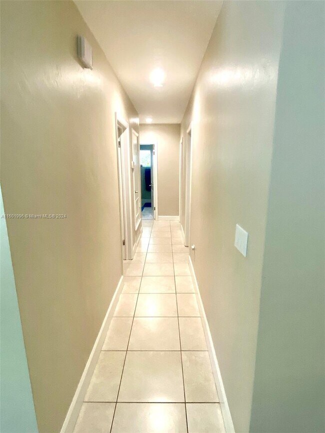 Building Photo - Southwest 77th Avenue, Pinecrest, FL 33156...