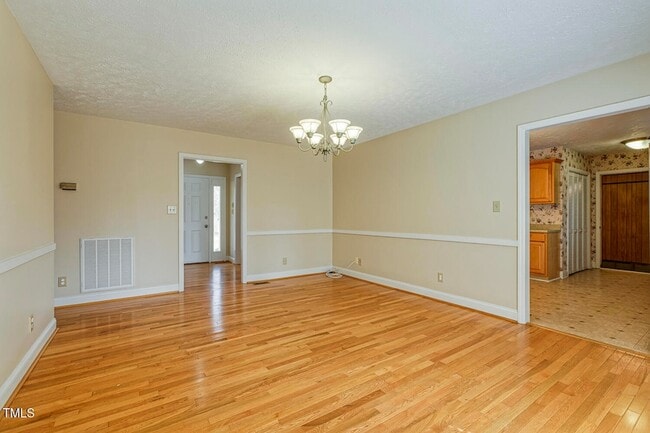 Building Photo - 4610 Linden Rd