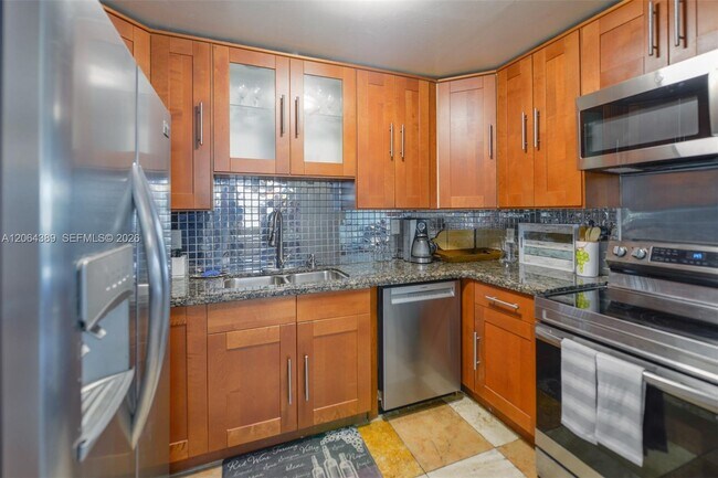 Building Photo - 401 Golden Isles Dr