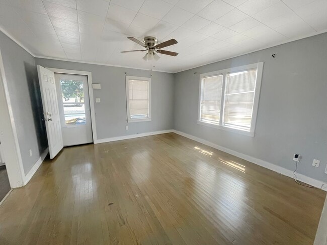 Building Photo - 312 E Sanger St