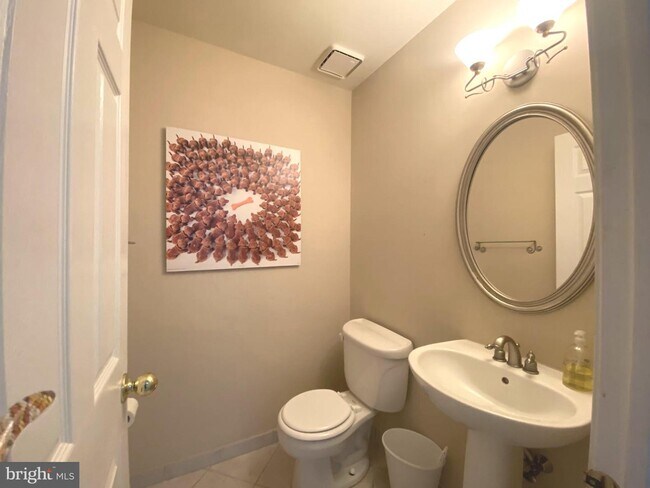 Building Photo - 14 Nathan Ct