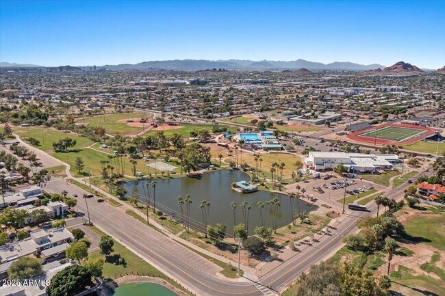 Building Photo - 7803 E Vernon Ave