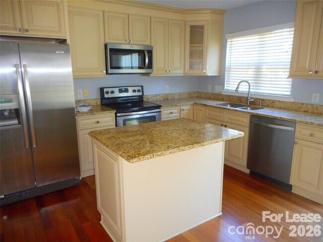 Building Photo - 9205 Bellegarde Dr