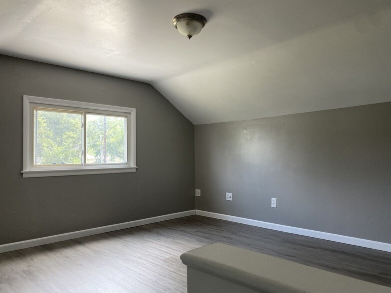 Upstairs Bedroom - 1831 Short Ave