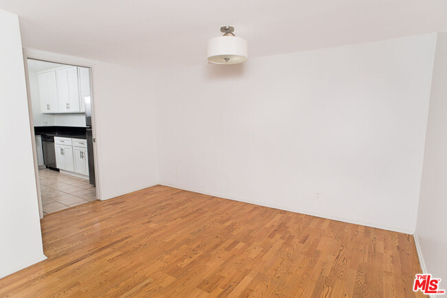 Building Photo - 416 N Oakhurst Dr