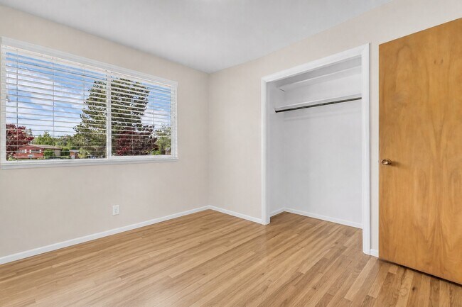 Building Photo - 787 Redmaple Cir