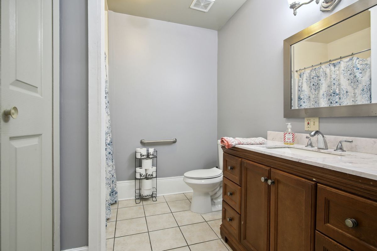 Building Photo - 116 Elmira Ave