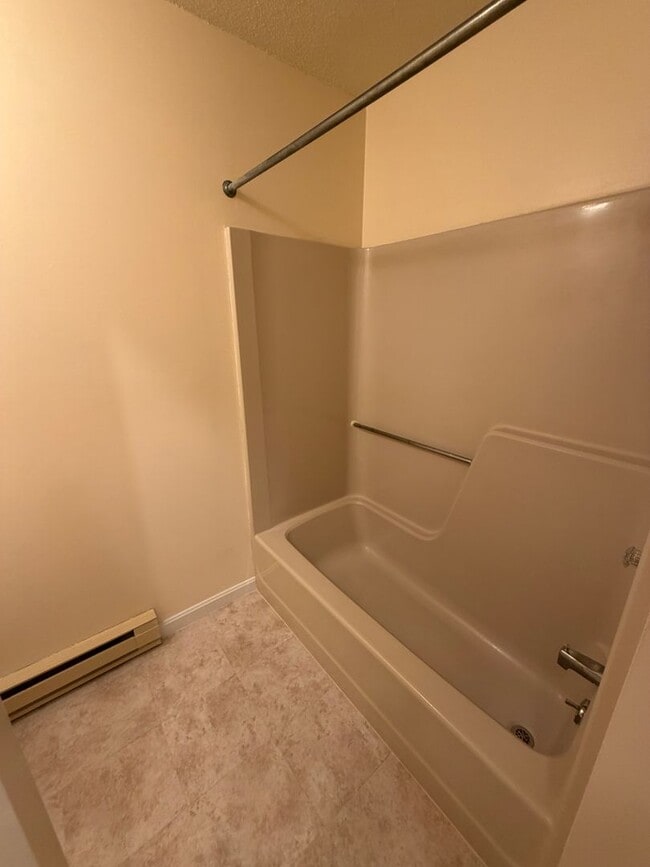 Building Photo - 62 Hayes Ave