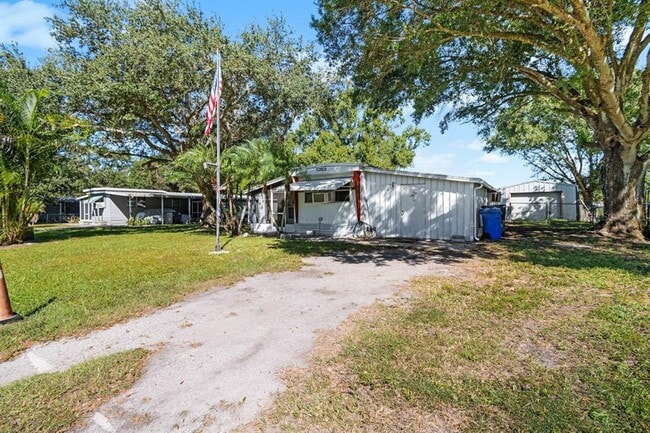 Building Photo - 105 Domino Dr N