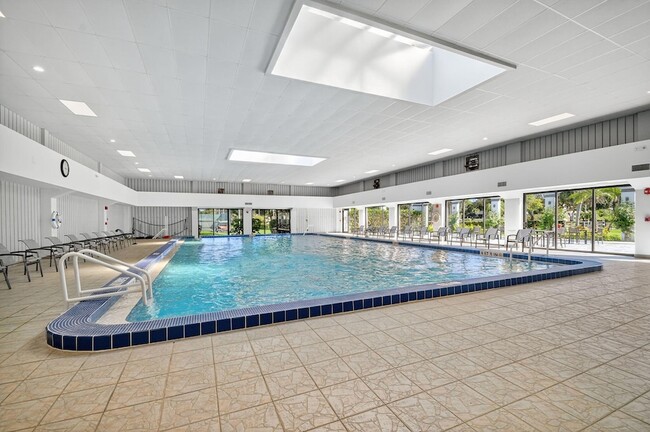 Building Photo - 7076 Huntington Ln