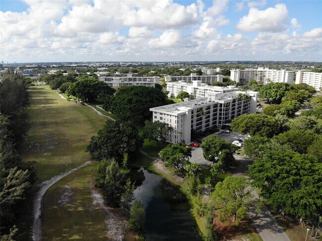 Building Photo - 2601 S Course Dr