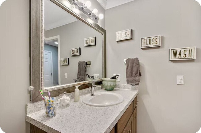 Building Photo - Furnished 3-Bedroom Apartment with Private Entrance and Free Laundry