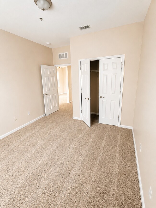Building Photo - 3338 Robert Trent Jones Dr