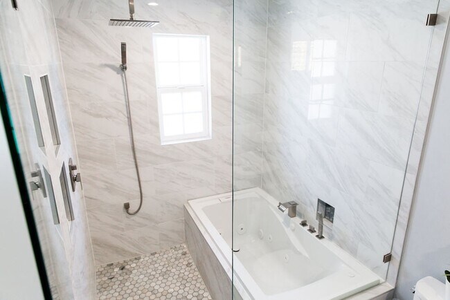 Building Photo - Gorgeous Fully Furnished 3 Bd 2 Bath Vacation Home!