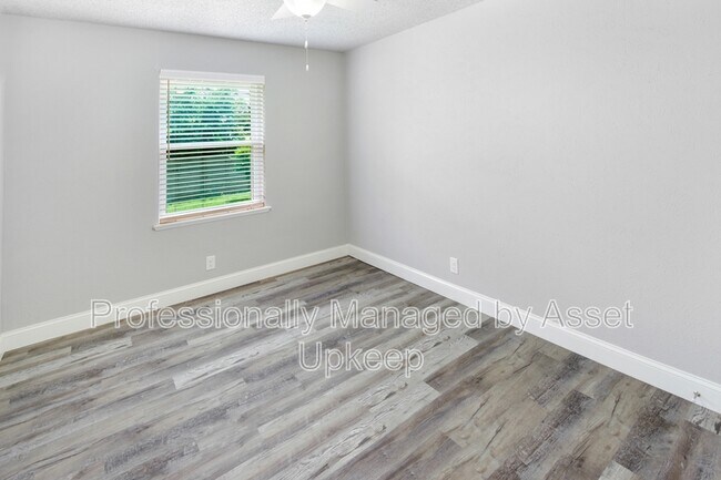 Building Photo - 1223 Dumont Dr