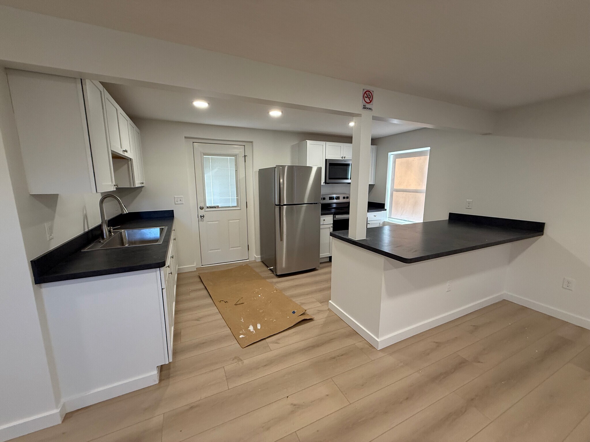 Building Photo - 418 Oak St