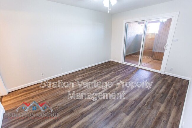 Building Photo - 427 W Pontiac Dr