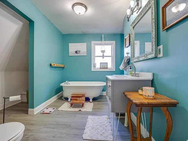 Building Photo - 1512 College St