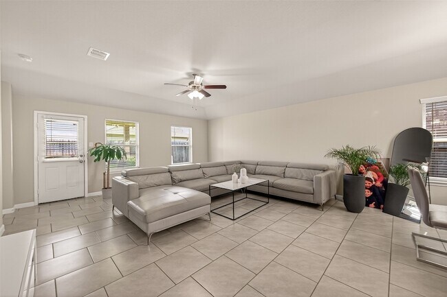 Building Photo - 18306 Pelham Holw Trl