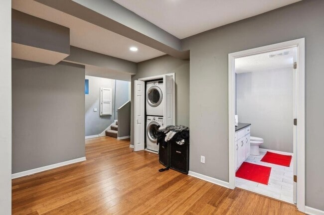 Building Photo - 3023 Dupont Ave S