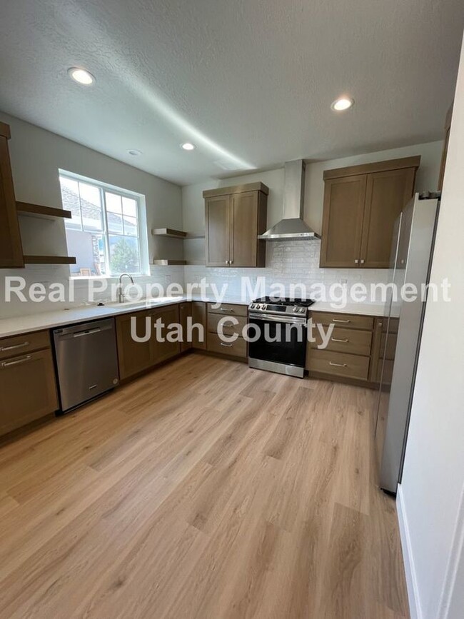 Building Photo - New lower price! Brand New Twin Home in Heber