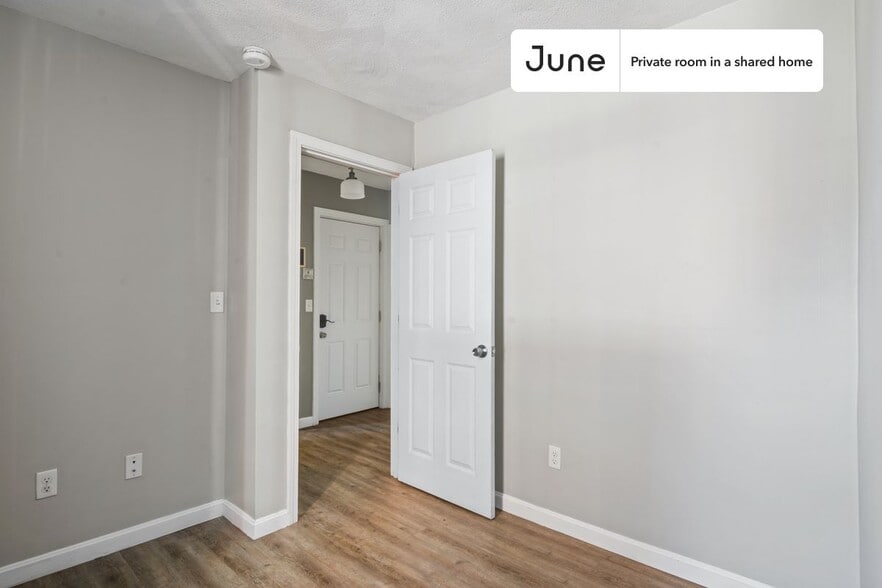 Building Photo - Room in Shared 3 bed/1 bath home in North End