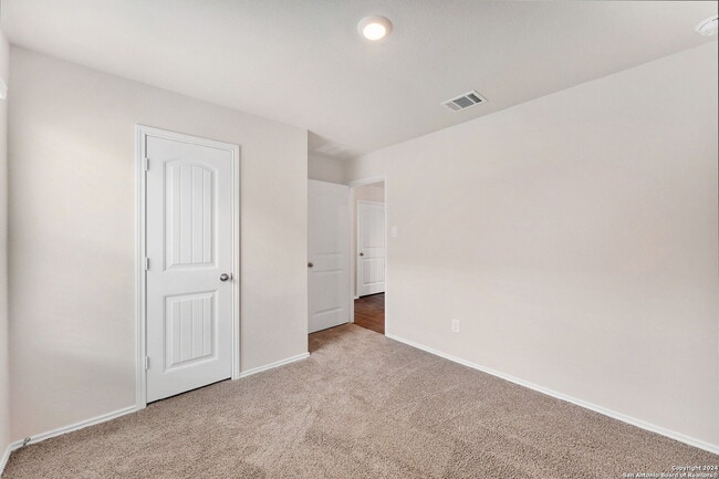 Building Photo - 140 Fireoak Dr