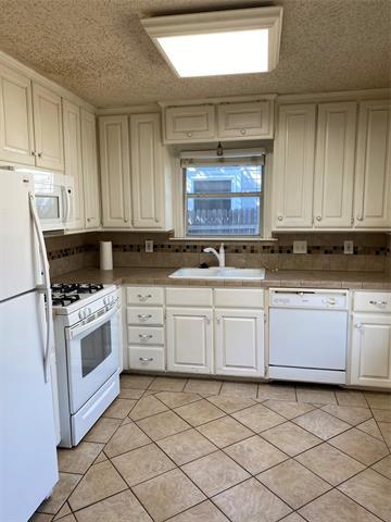 Building Photo - 3828 Collinwood Ave