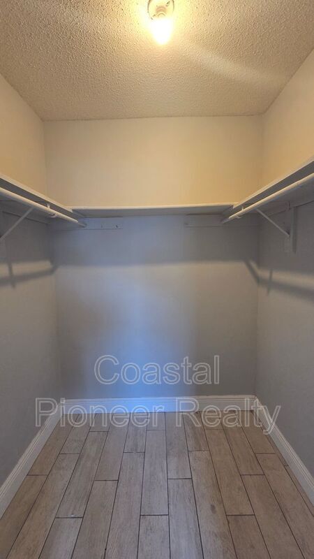 Building Photo - 7210 N Manhattan Ave