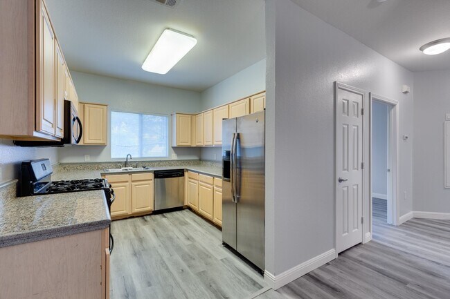 Building Photo - Spanish Palms a Guard Gated Community