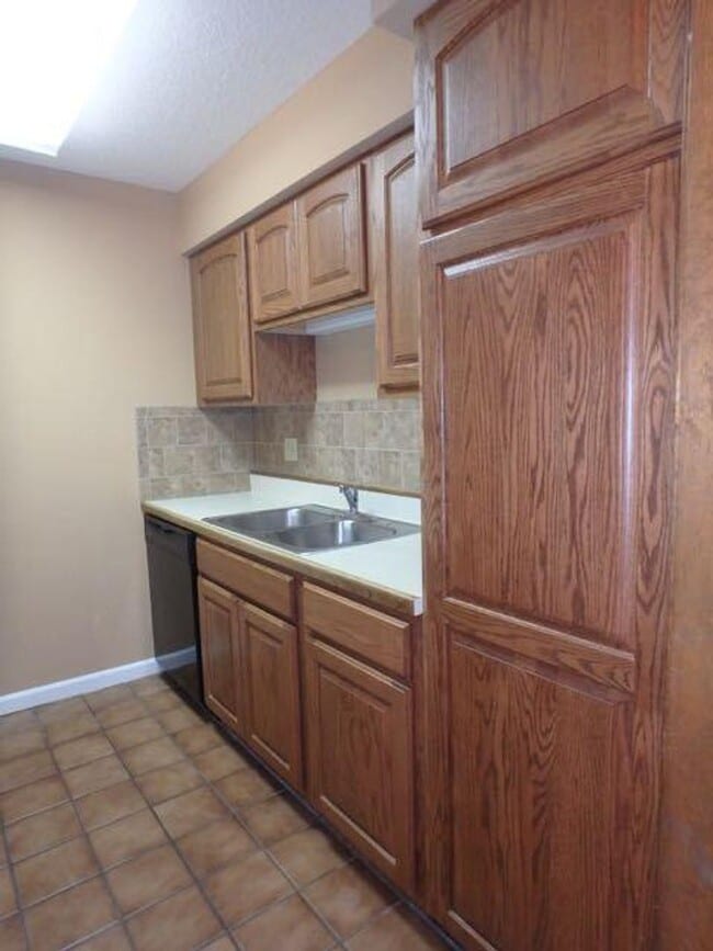 Building Photo - 2 Bed/ 1 Bath- Village South Condominiums