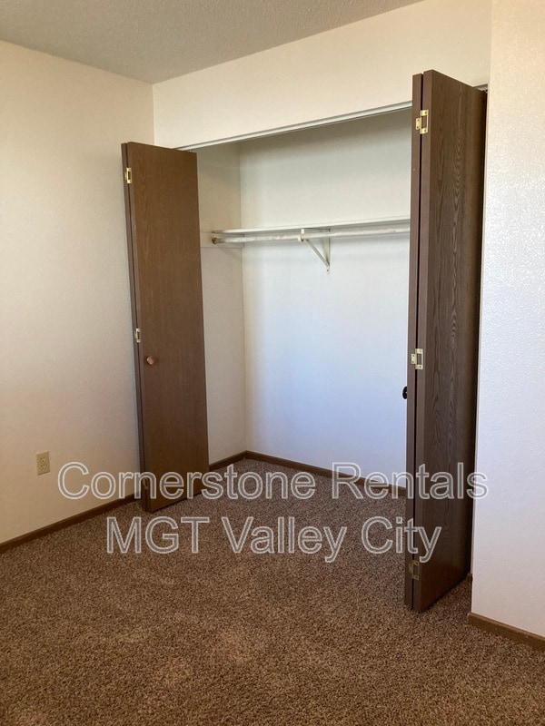 Building Photo - 804 11th St NW