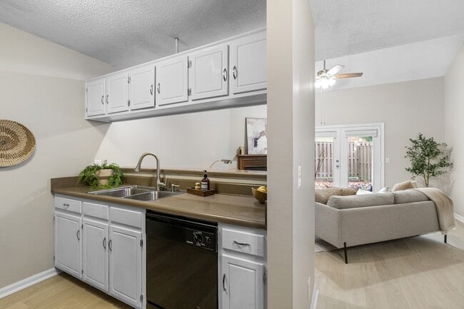 Building Photo - 315 Yorkshire Cir