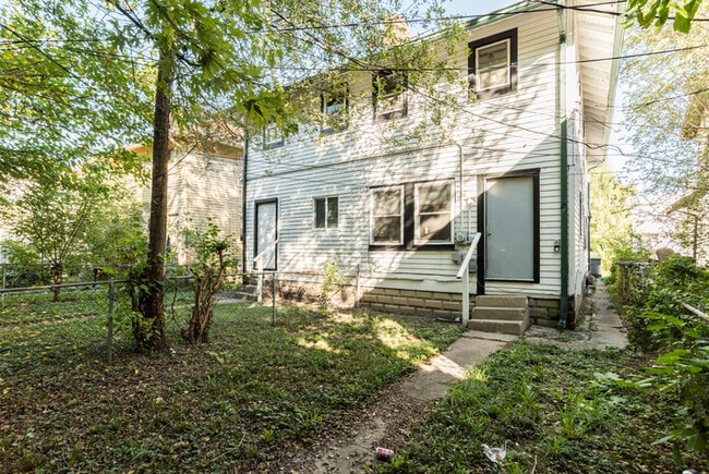 Building Photo - 3 Bedrooms and Fenced Yard in Bosart Brown Neighborhood