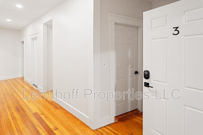 Building Photo - 28 Clark St