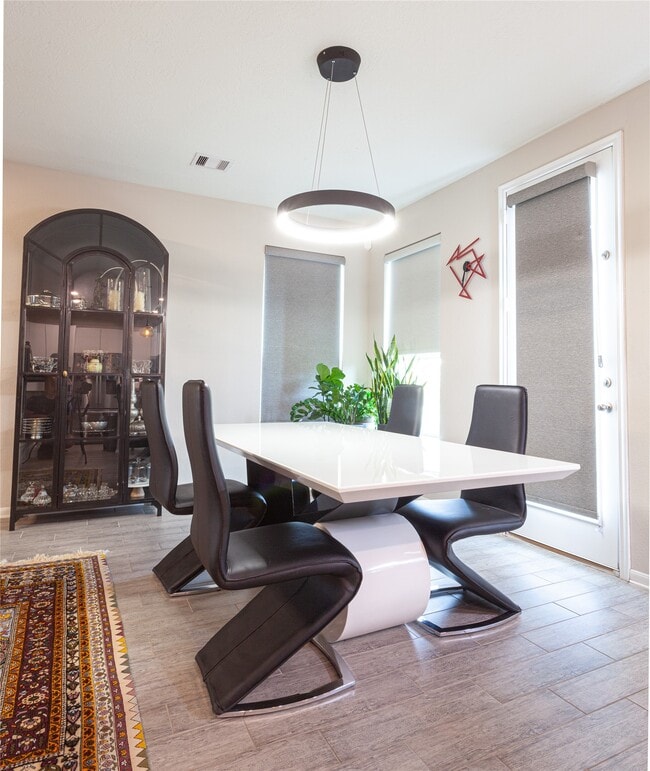 Building Photo - 15811 Copper Oak Ln