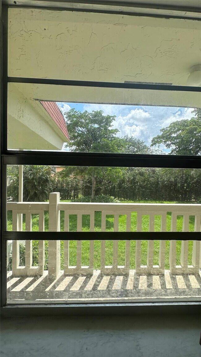 Building Photo - 4163 SW 67th Ave