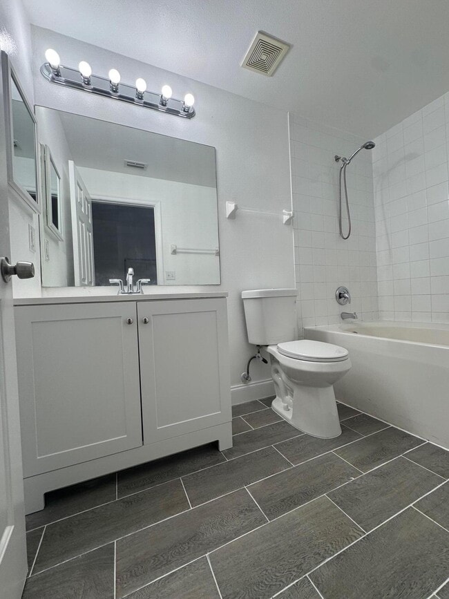 Building Photo - 1133 Colonial Palms Way