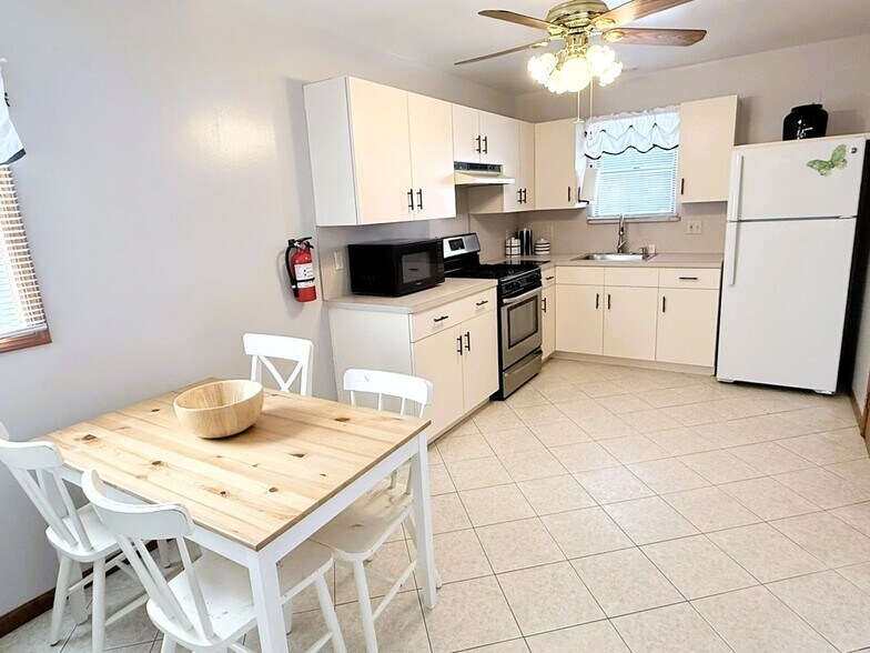 Building Photo - 47 Harding Ct