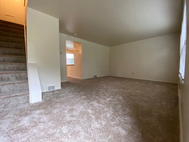 Building Photo - Wonderful 2BR Townhome in Plum! Central A/...