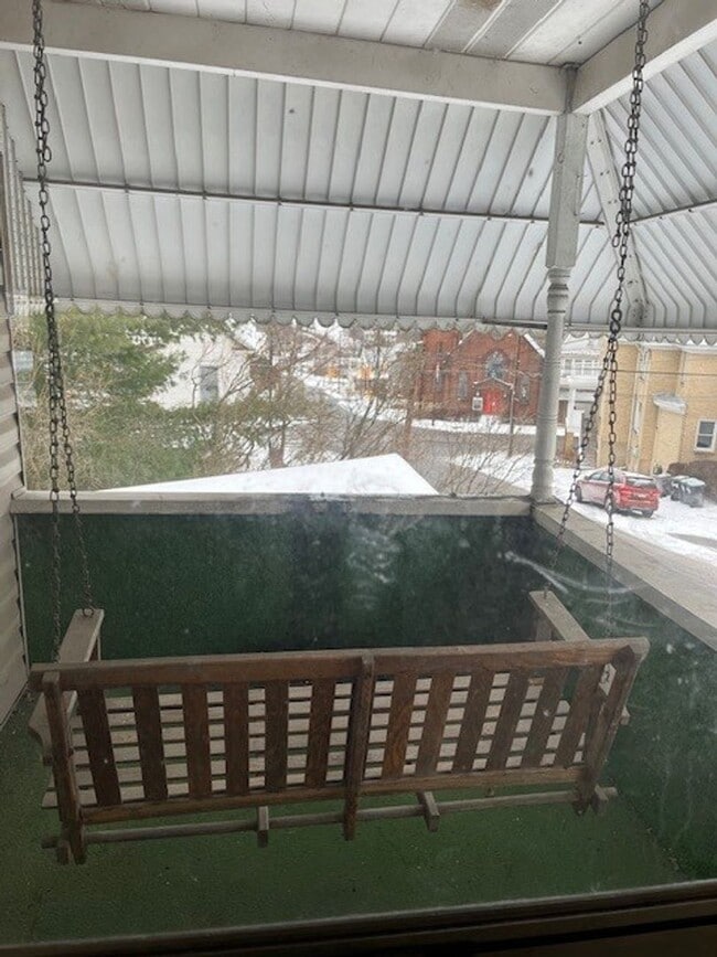 Building Photo - 3 bedroom 1.5 bathroom