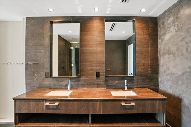 Building Photo - 650 NE 32nd St