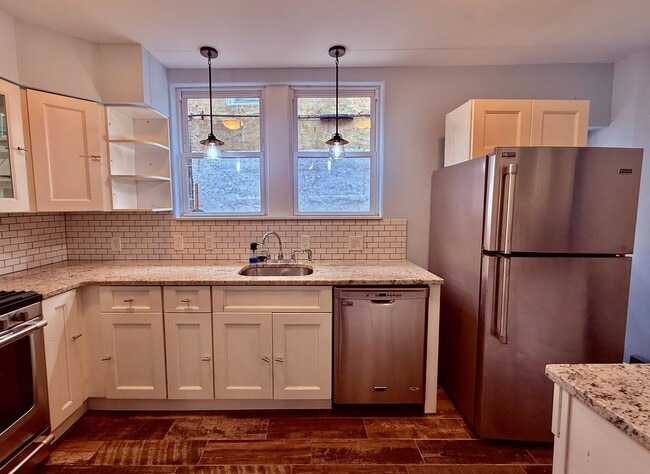 Building Photo - 2+ BED/1.5 BA Solid HOUSE in great East Passyunk/LOMO location w/ Central AC-HARDWOOD Flooring-WA...