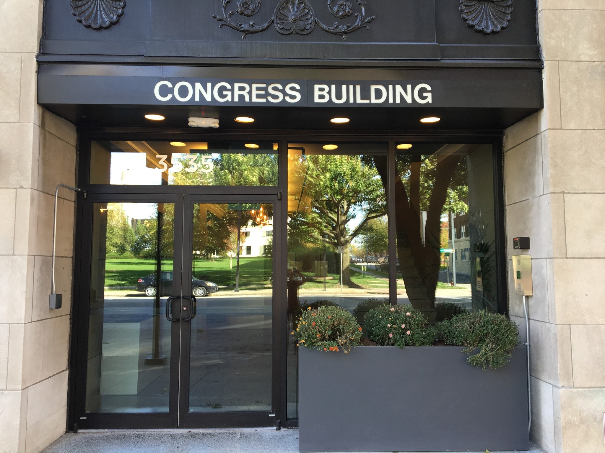 Building Photo - 3535 Broadway Blvd