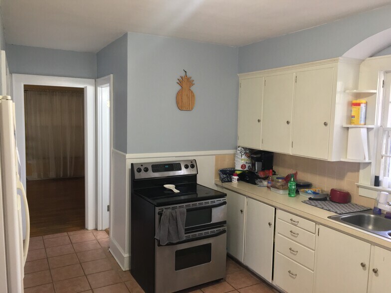 Kitchen - 1304 Dunklin St