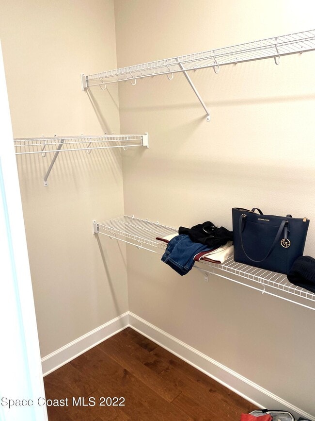 Building Photo - 8321 Paragrass Ave