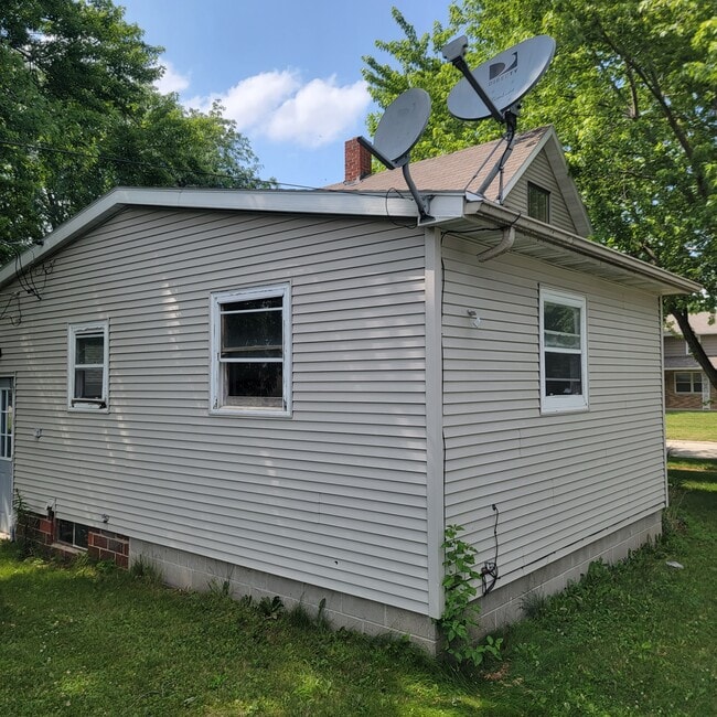 Building Photo - 205 Grape St