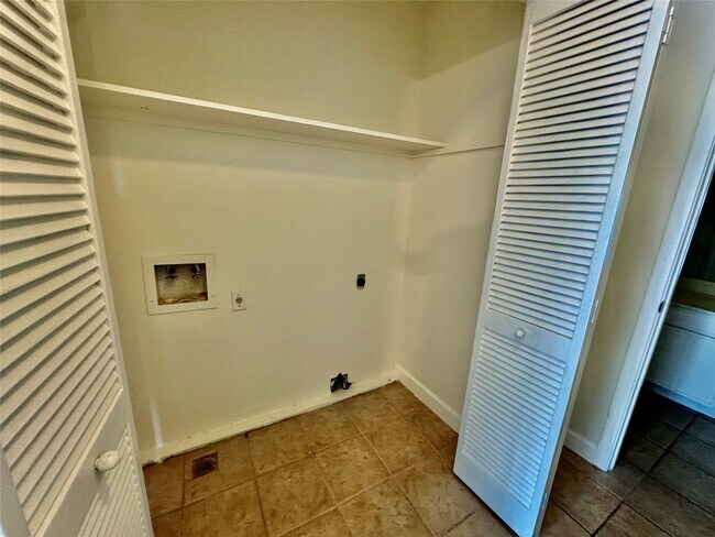 Building Photo - 10555 Turtlewood Ct